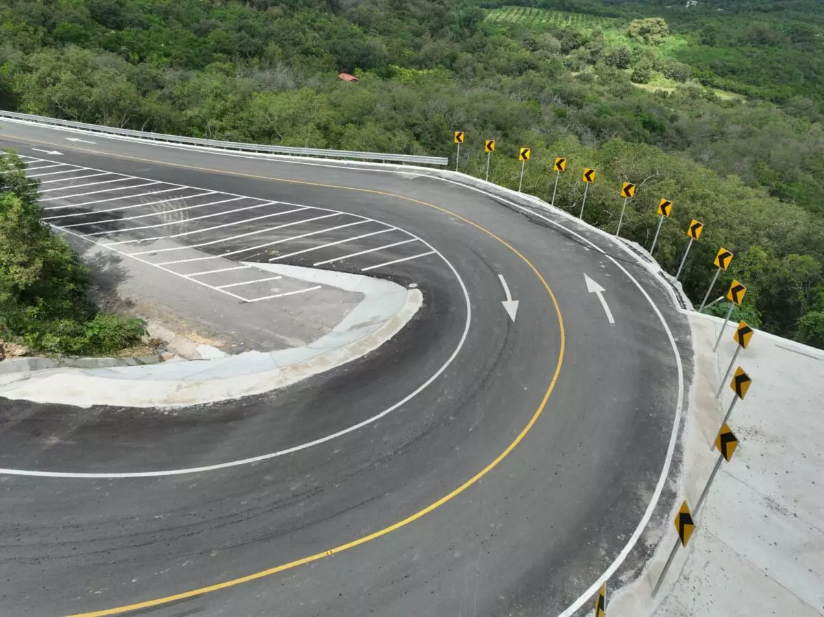Con obras de modernización, el gobierno de Américo Villareal Anaya mejora el acceso al poblado El Chorrito en Tamaulipas