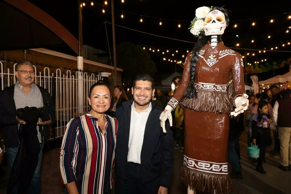El alcalde Beto Granados celebra las tradiciones con exposición de más de 60 catrinas monumentales en Matamoros