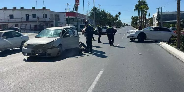 Joven conductor choca contra el camellón tras maniobra imprudente en Reynosa, Tamaulipas