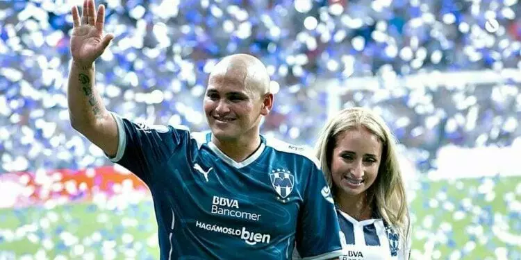Humberto Suazo regresa al Gigante de Acero: Monterrey le rinde homenaje