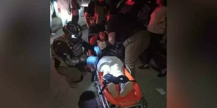 Jovencita termina hospitalizada al caer de una camioneta en movimiento en Matamoros, Tamaulipas