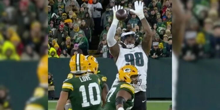 DeVonta Smith brilla con recepción de 36 yardas y Eagles se imponen a Packers
