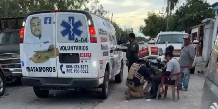 Motociclista repartidor derrapa y termina lesionado en Matamoros, Tamaulipas