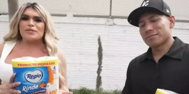 Wendy Guevara y Yulay entregan despensas en Ecatepec