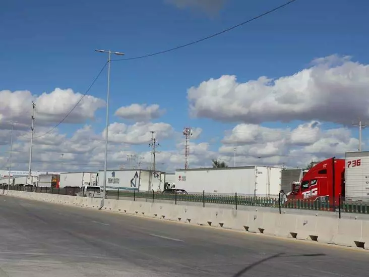 Caos en puente Pharr por fallas en el sistema en Reynosa