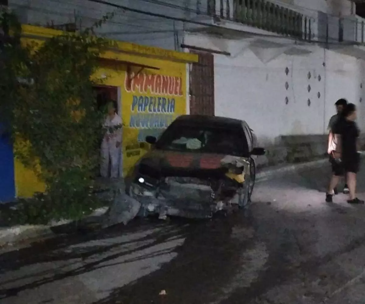 Impacta contra auto estacionado y huye en Reynosa, Tamaulipas