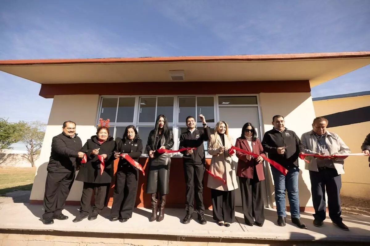 El alcalde Beto Granados entrega nueva aula en la Primaria Ford 187