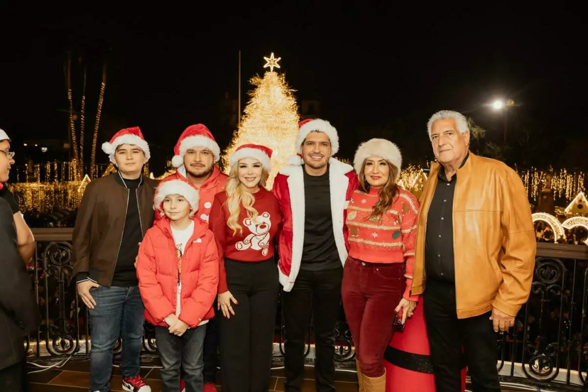 El alcalde Beto Granados marca el inicio de la Navidad en Matamoros con el encendido del pino y el Tradicional Desfile Navideño