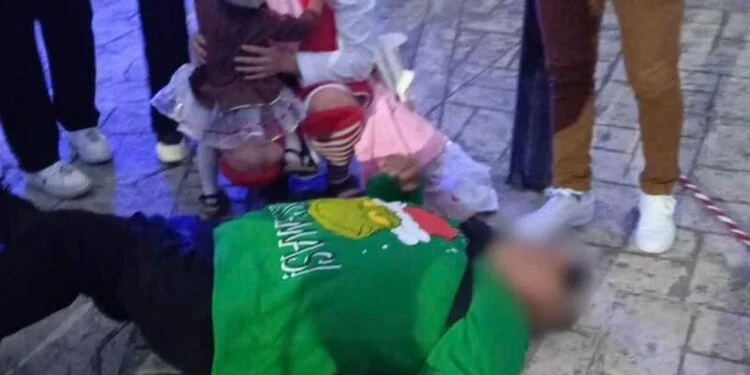 Adulto mayor se desvanece mientras esperaba inicio del desfile navideño en Matamoros, Tamaulipas