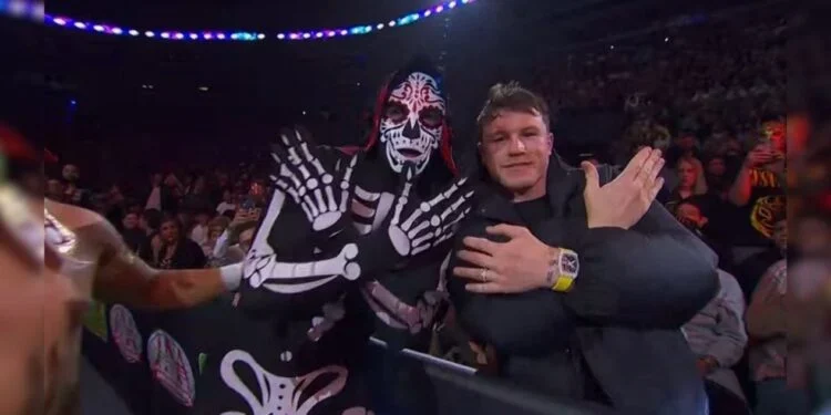 ‘Canelo’ Álvarez causa sensación en Triple A y saluda a Undertaker