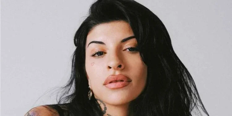 Cazzu conquista escenarios y despierta rumores de un nuevo amor