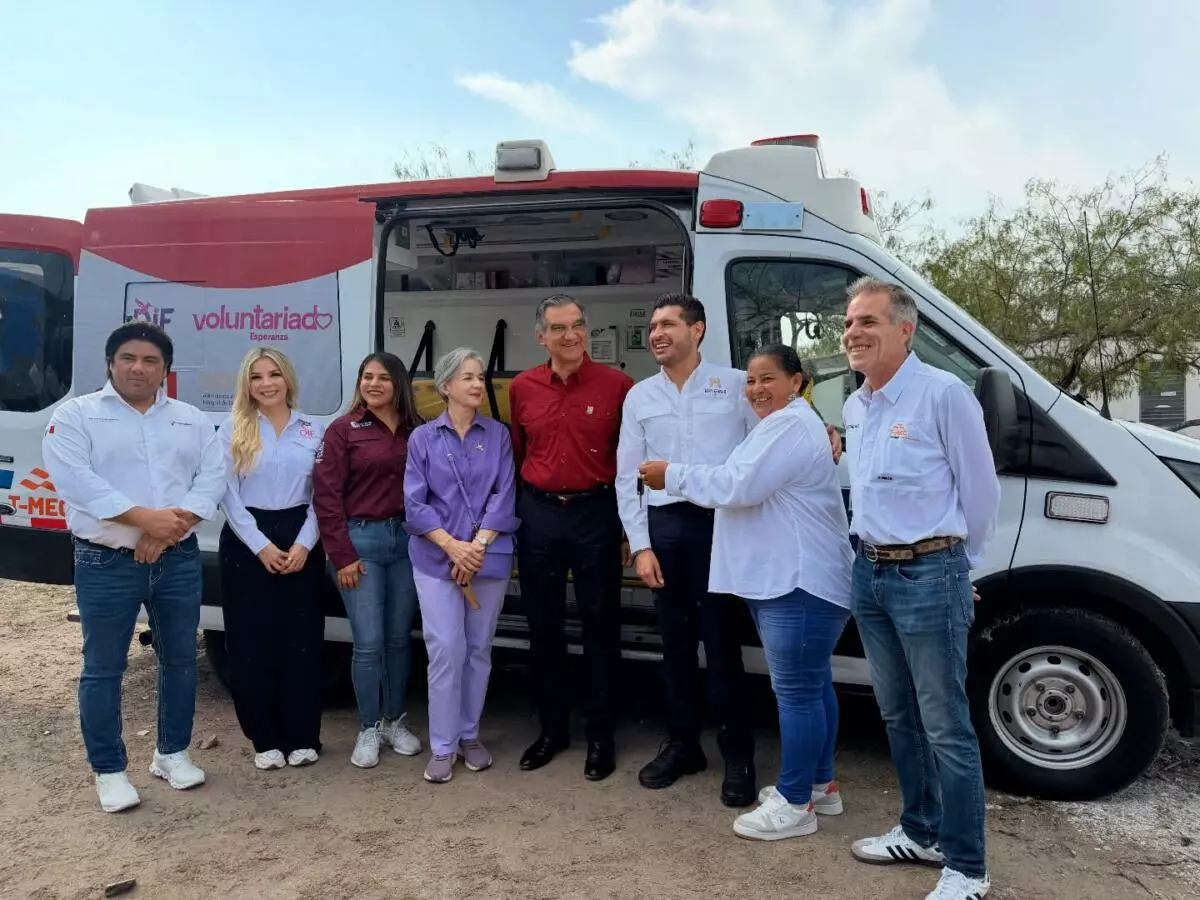 El alcalde Beto Granados acompañado del gobernador entregan rehabilitación del Centro de Salud y ambulancia en Higuerillas