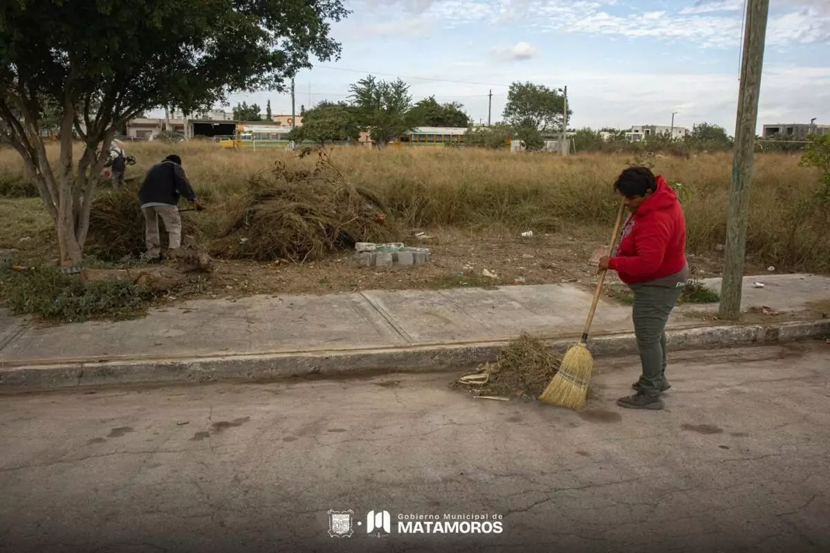 Gobierno municipal de Matamoros realiza jornada de limpieza y mantenimiento en espacios públicos