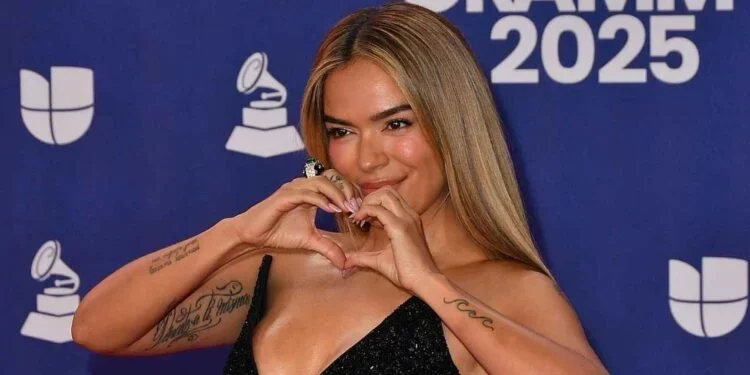 Karol G sorprende con cambio de look y genera reacciones en redes sociales