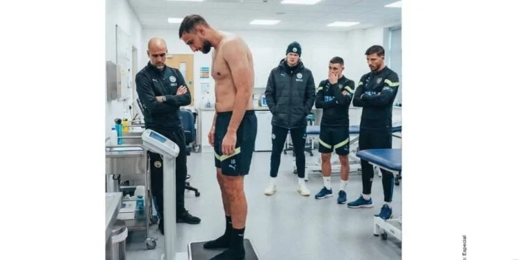 Guardiola refuerza disciplina navideña en Manchester City con control de peso