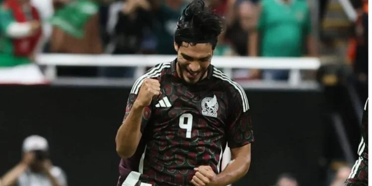 Raúl Jiménez presume 95.45 % de efectividad en penales en Inglaterra