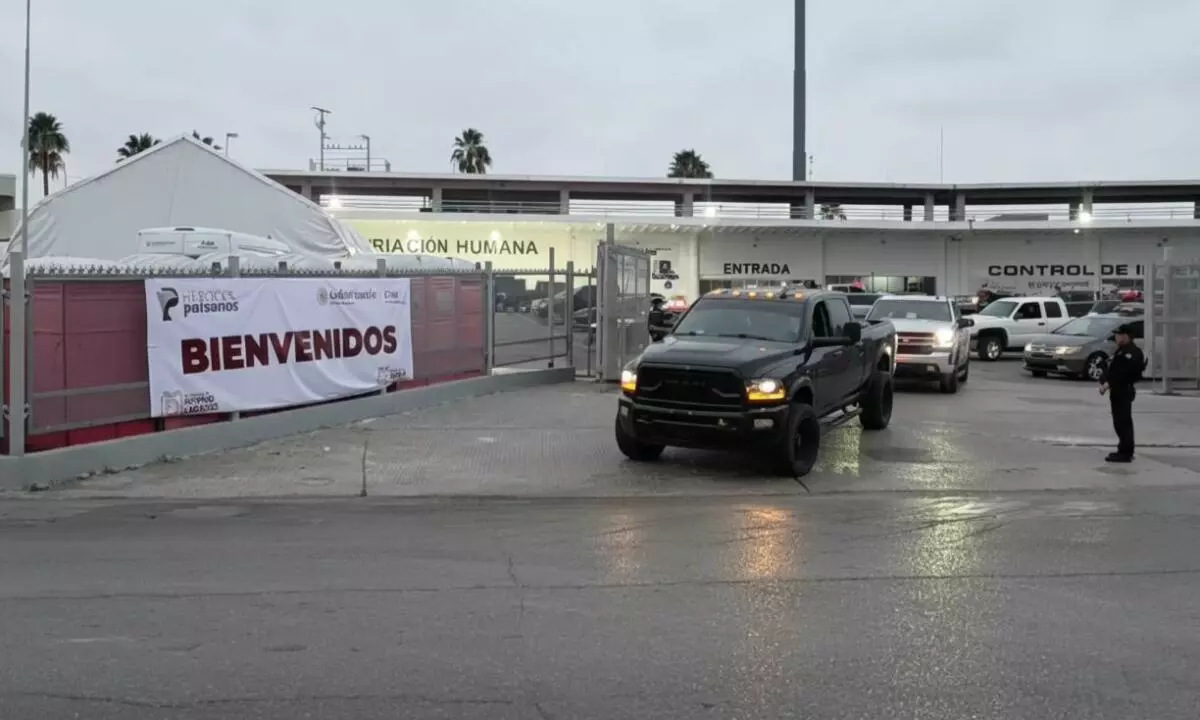 Más de cuatro mil vehículos de paisanos cruzan por Nuevo Laredo rumbo a Tamaulipas