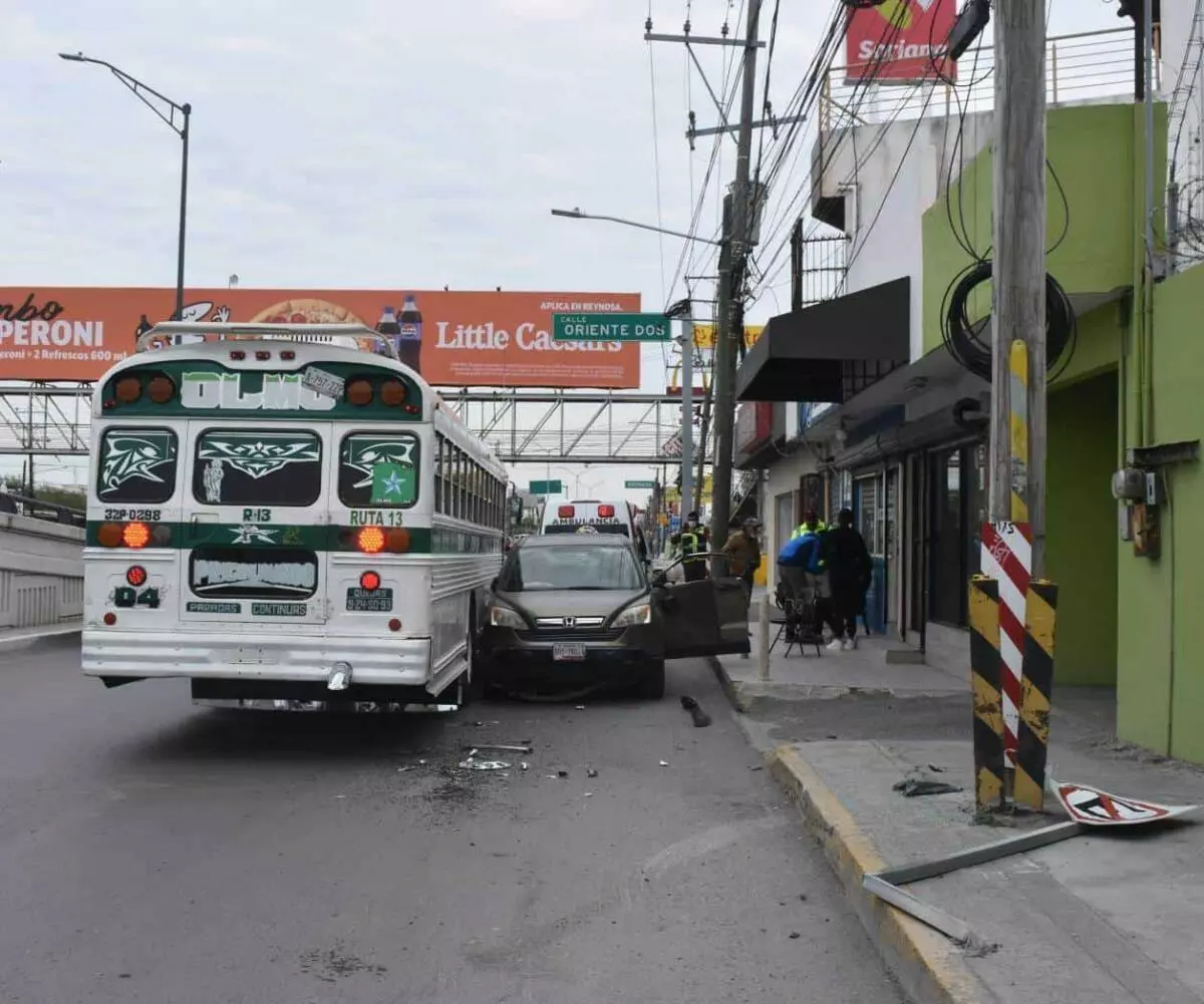 Causa colisión al cambiar de carril en Reynosa, Tamaulipas