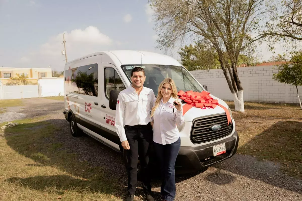 El alcalde Beto Granados entrega vehículo a la Casa Hogar para beneficio de niñas y niños