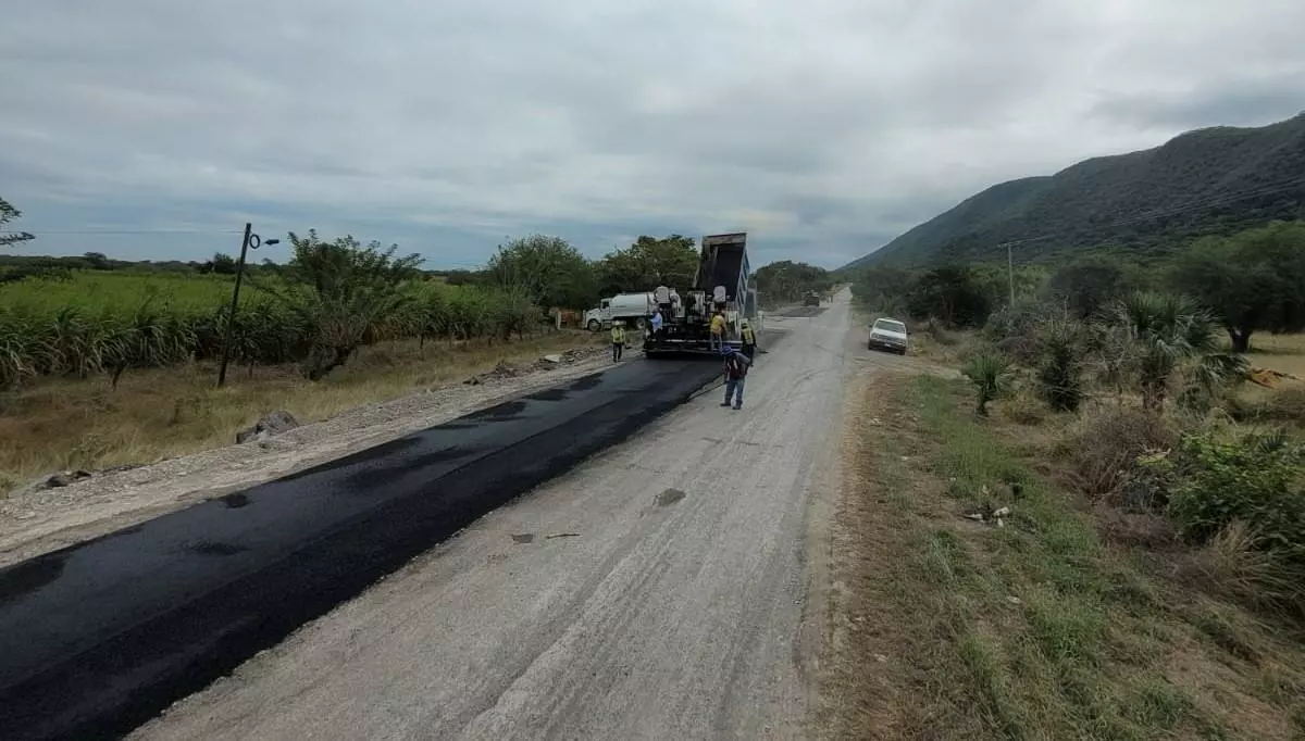 Impulsa Gobierno del Dr. Américo Villarreal modernización vial en El Mante con rehabilitación de la carretera a La Temporalera