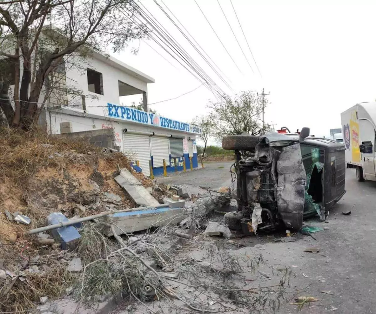 Se impacta contra barda y se vuelca en Reynosa, Tamaulipas