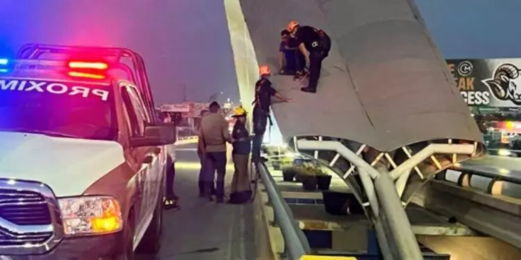 Evitan tragedia tras rescate de hombre en el puente La Paz en Reynosa, Tamaulipas