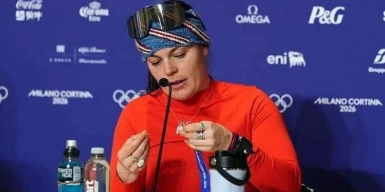 Breezy Johnson recibe un reemplazo de su medalla en los Juegos Olímpicos de Invierno