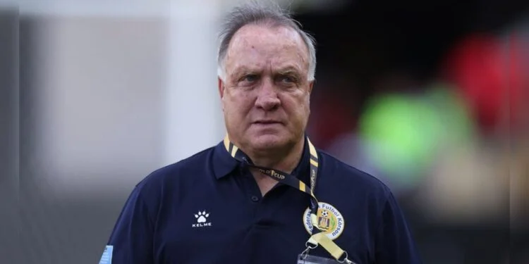 Dick Advocaat prioriza a su familia y deja a Curazao antes del Mundial