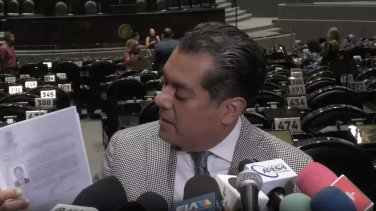 Presentan ante el INE documento de renuncia de Cabeza de Vaca; Gutiérrez Luna insiste en la legalidad del proceso