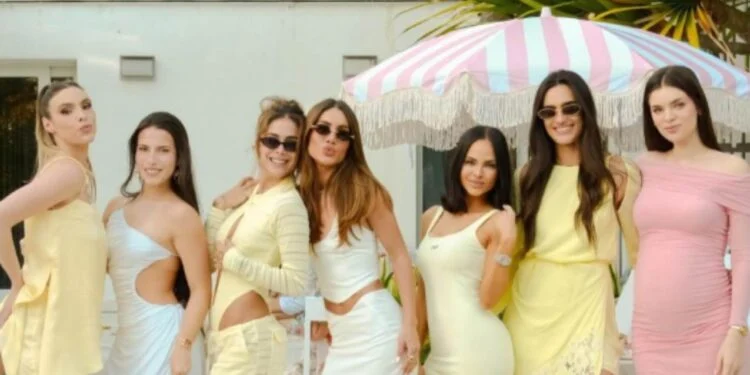 Lele Pons reúne a sus amigas y organiza fiesta “Latina Mami Club”