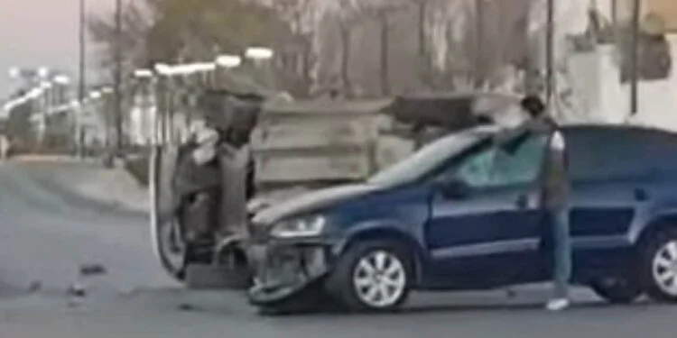 Vuelca camioneta tras chocar contra vehículo en Reynosa, Tamaulipas