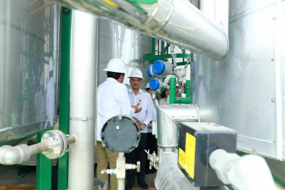 Gobernador Américo Villarreal Anaya verifica progreso de la nueva planta de combustibles alternativos en Altamira