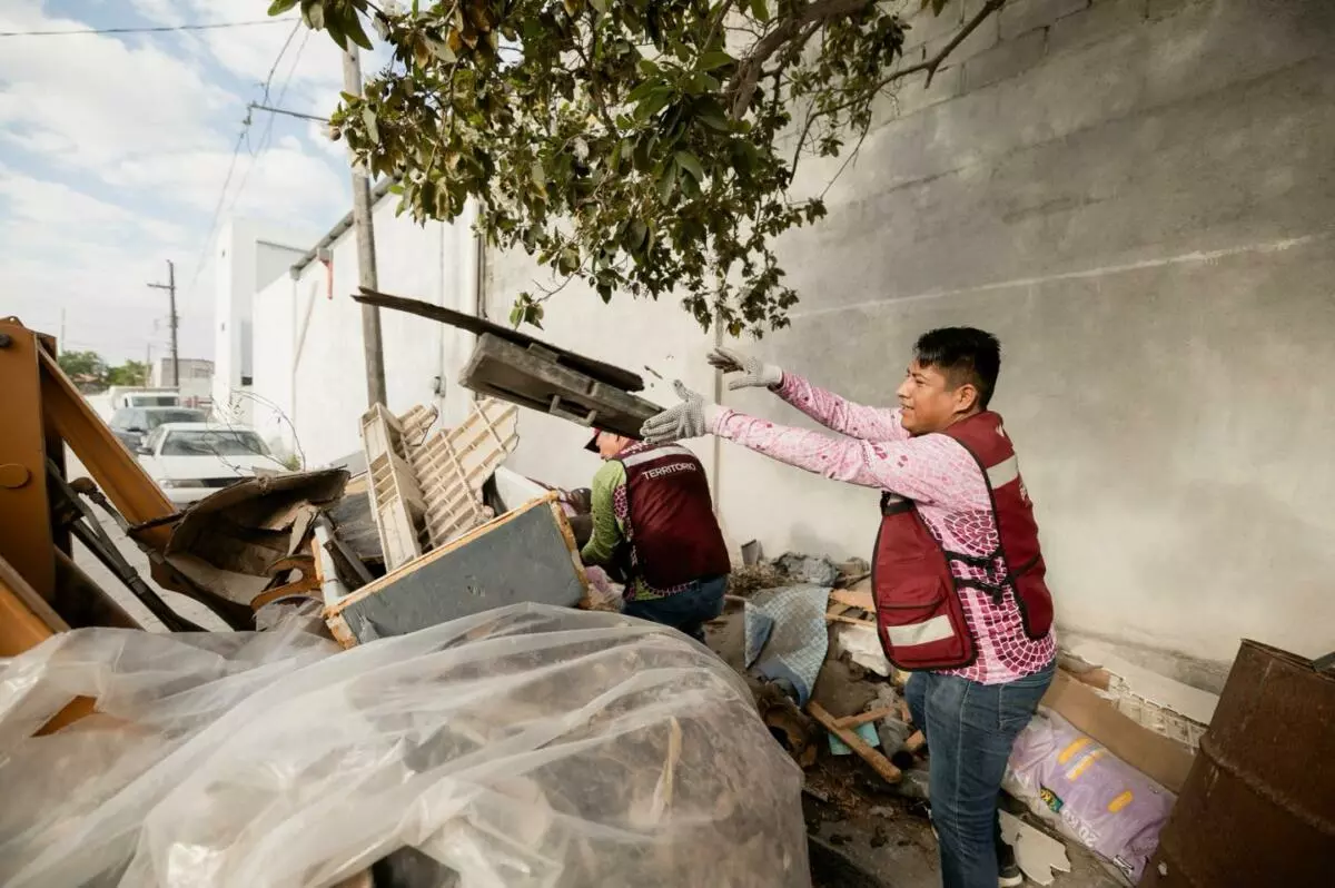 Gobierno municipal de Matamoros refuerza acciones de descacharrización en la colonia Azteca