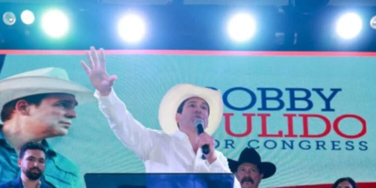 Bobby Pulido gana la primaria demócrata en Texas y avanza en su carrera política