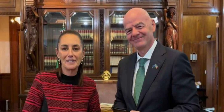 Claudia Sheinbaum recibe en Palacio Nacional a Gianni Infantino, Presidente de la FIFA: “el Mundial será una fiesta, que va a ser un éxito para México”