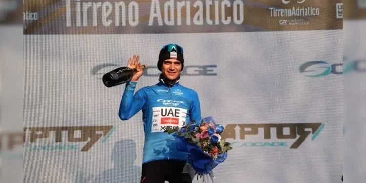 Isaac Del Toro reconquista la cima del Tirreno-Adriático 2026 tras brutal exhibición en quinta etapa.
