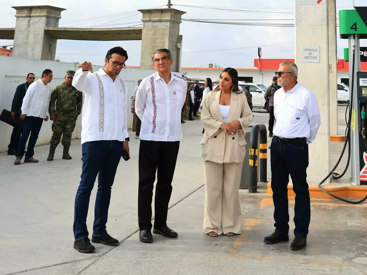 Gobernador Américo Villarreal Anaya supervisa el servicio y despacho en la Gasolinera del Pueblo