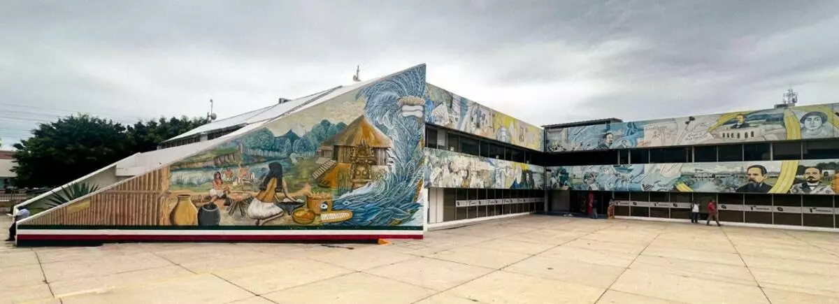 Autoridades educativas estudian medidas para regular el uso del celular en las escuelas