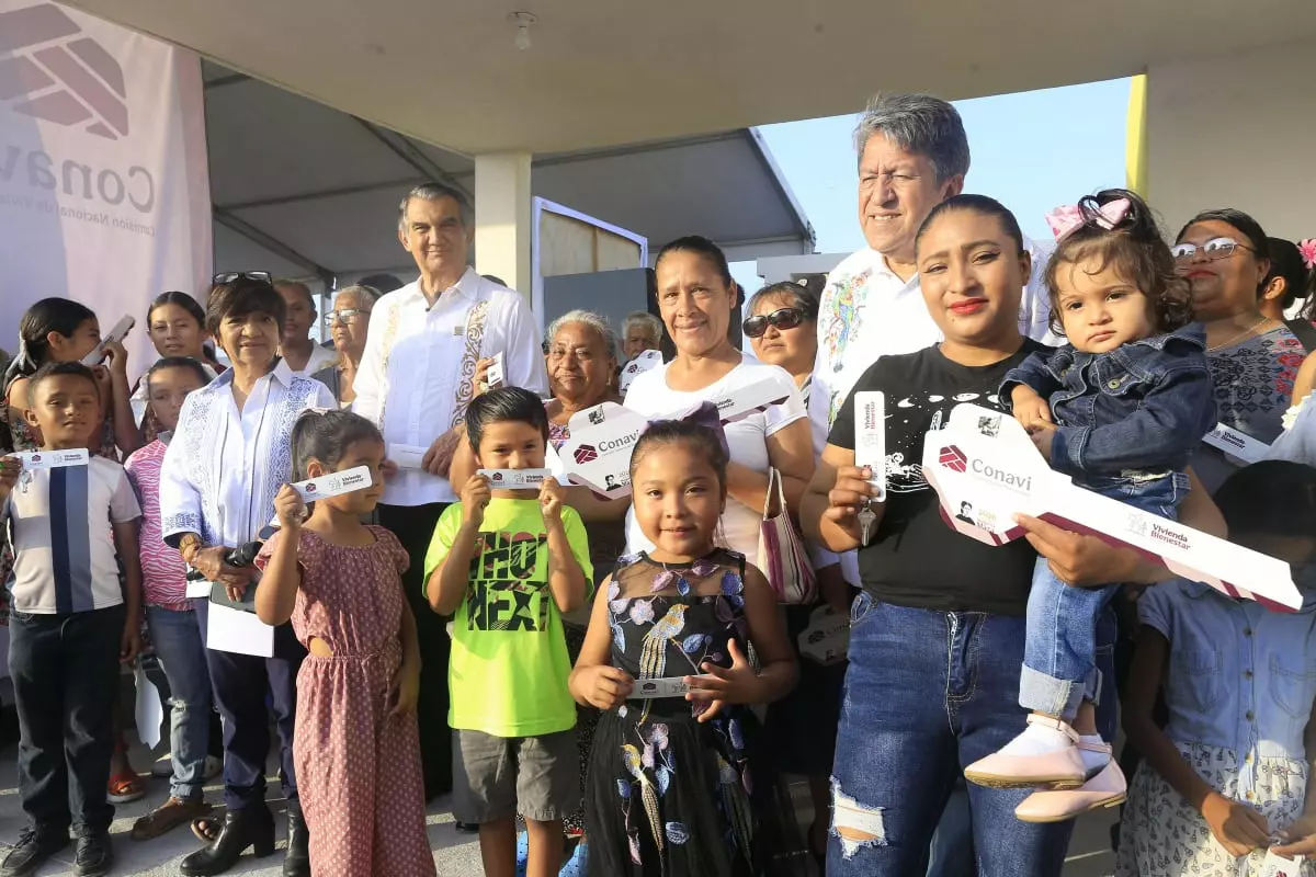 La presidenta Claudia Sheinbaum y el gobernador Américo Villarreal Anaya entregan viviendas a familias pesqueras en Tamaulipas en enlace con la mañanera