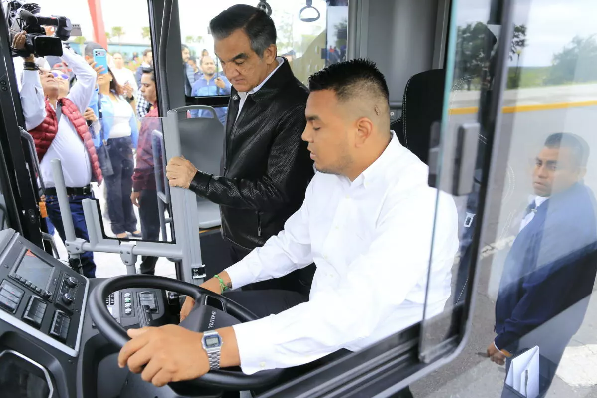 Gobernador Américo Villarreal Anaya revisa unidades del sistema de transporte público en Tamaulipas