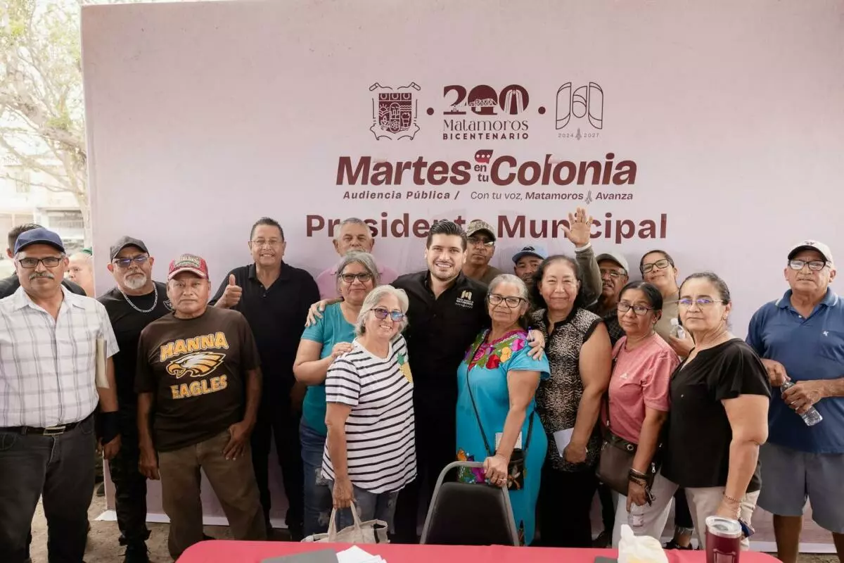 El alcalde Beto Granados atiende a vecinos en la colonia Villa Española durante jornada en territorio
