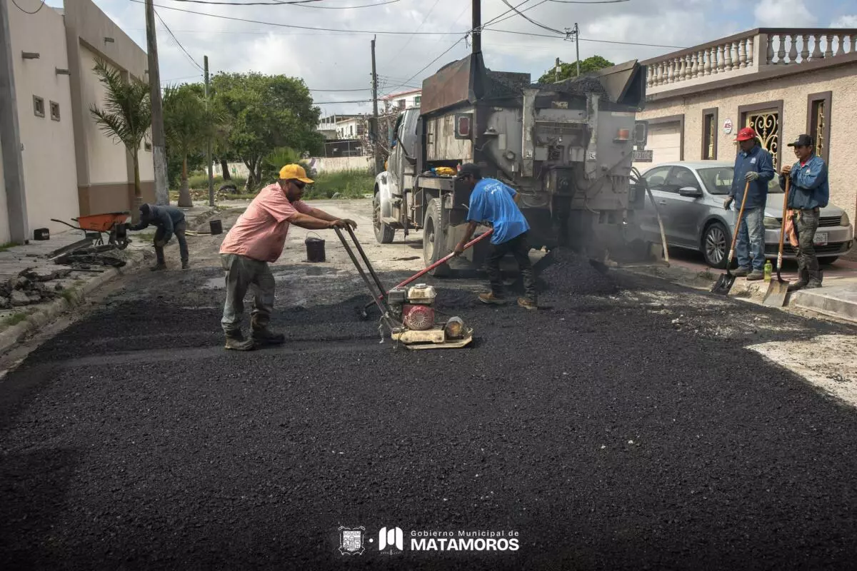 El alcalde Beto Granados impulsa mejoramiento vial en diversas colonias de Matamoros