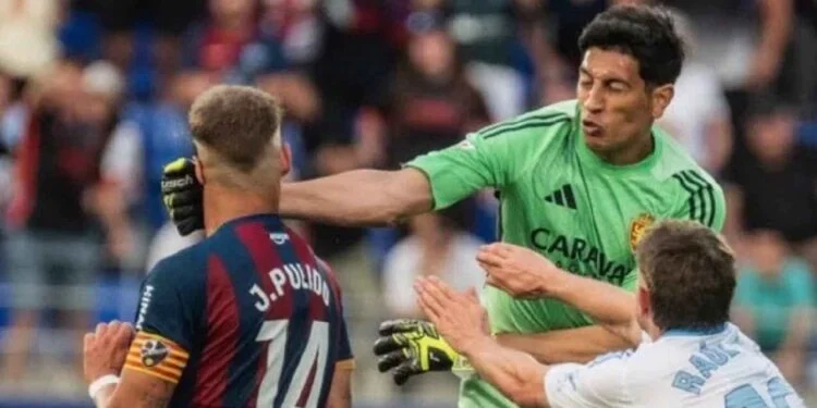 Esteban Andrada recibe una sanción histórica por brutal agresión en España