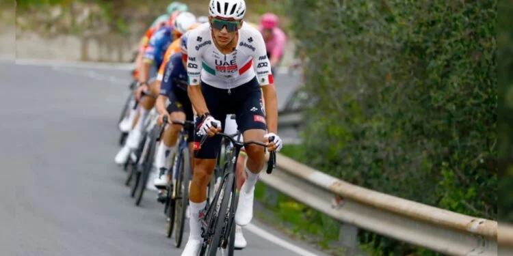 Isaac del Toro queda fuera de la Amstel Gold Race por lesión