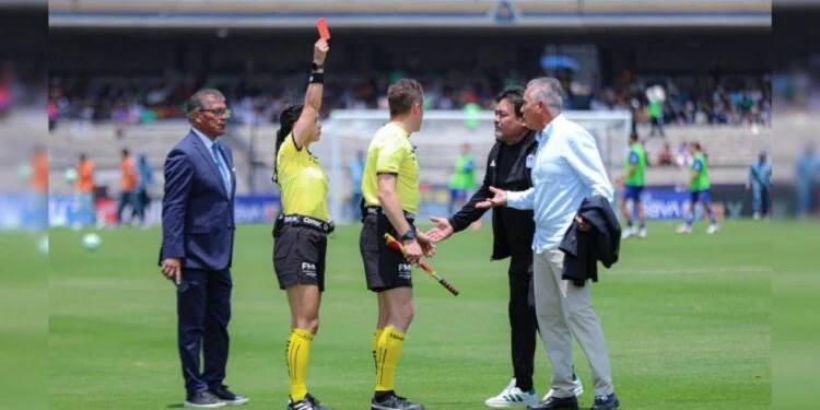 Katia Itzel y el silbatazo de la polémica en CU: ¿Error contra Mazatlán?