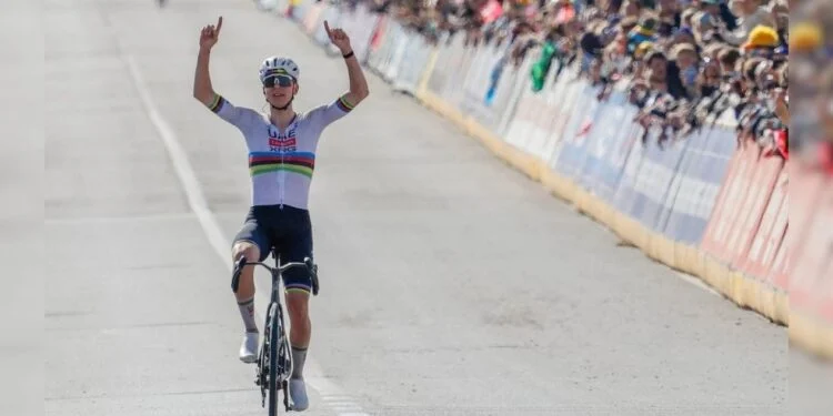 Tadej Pogacar conquista el Tour de Flandes 2026 bajo la sombra de la controversia