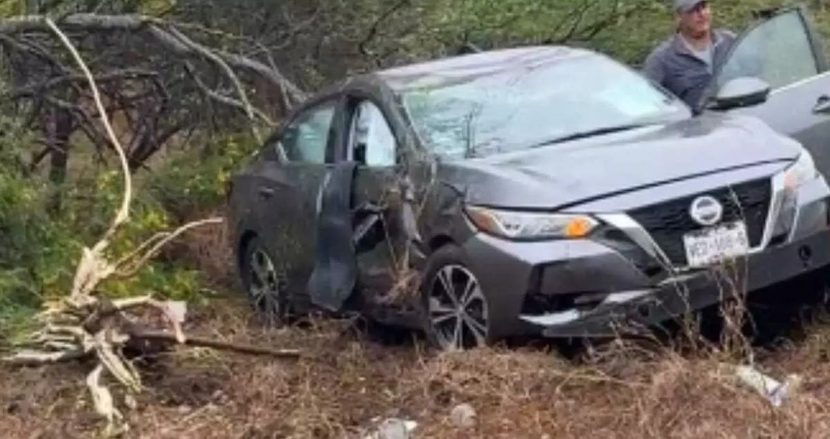 Vuelca automóvil en plena carretera de Matamoros, Tamaulipas