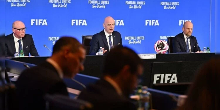 ¿Nueva regla de FIFA? Evalúan obligar a clubes a usar jugadores Sub-21