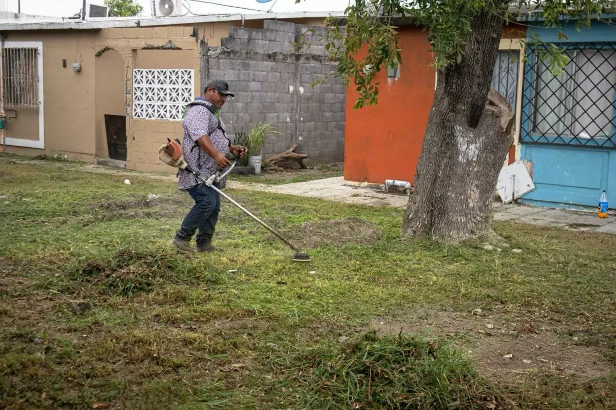 Gobierno municipal de Matamoros y cuadrilla Renace fortalecen mantenimiento de áreas verdes