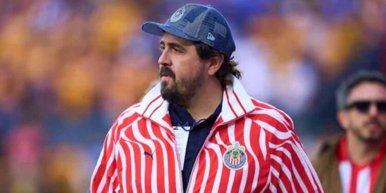 Amaury Vergara fija postura en Chivas por falta de explicaciones de la Selección Mexicana
